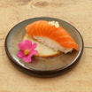 95. Laks m. Hvidløg Nigiri